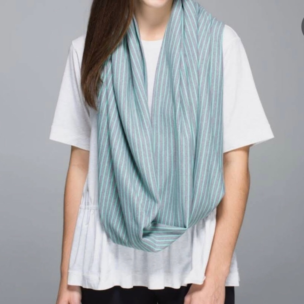 LULULEMON | Vinyasa Infinity Scarf Mint Green & Gray Striped